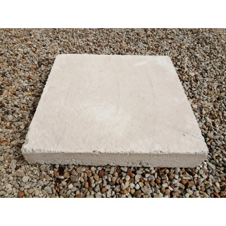 BETON DE CHAUX COULE AVEC UN CAMION TOUPIE / VENDU au M3