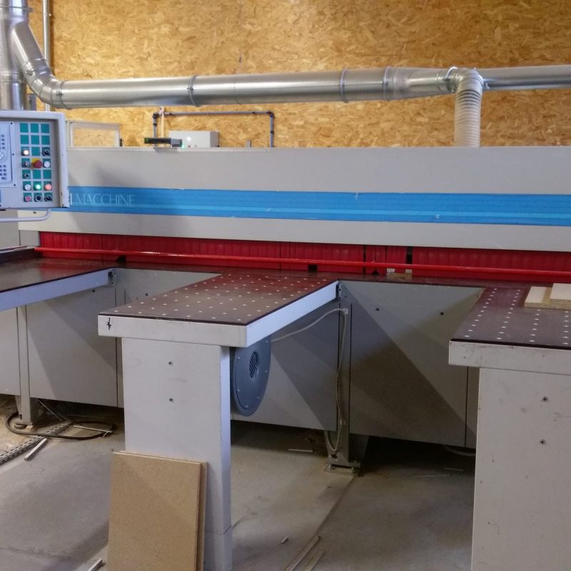 Machine à découper les panneaux de bois