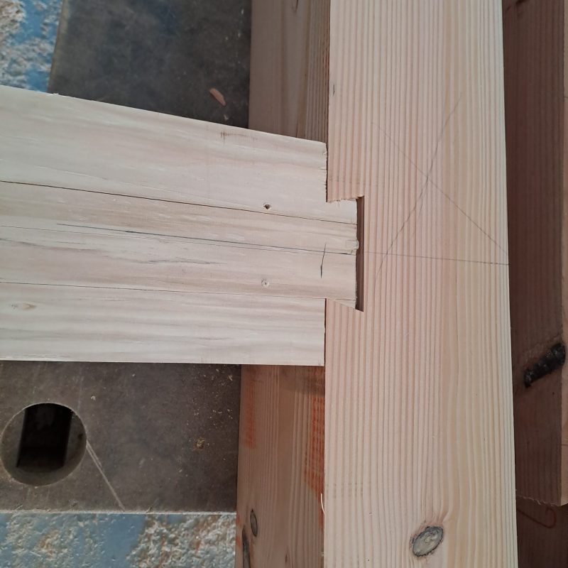 ASSEMBLAGE pour CHARPENTE en QUEUE D'ARONDE