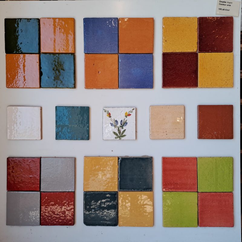 CARREAUX de TERRE CUITE EMAILLE / Dim : 11 x 11 cm VENDU à L'unité