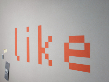 PANNEAU D'AFFICHAGE BULLETIN BOARD en linoleum naturel / VENDU au m²