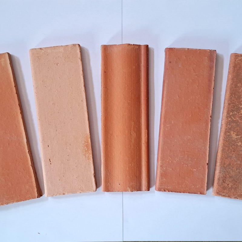 PLINTHES en TERRE CUITE / VENDU au ML