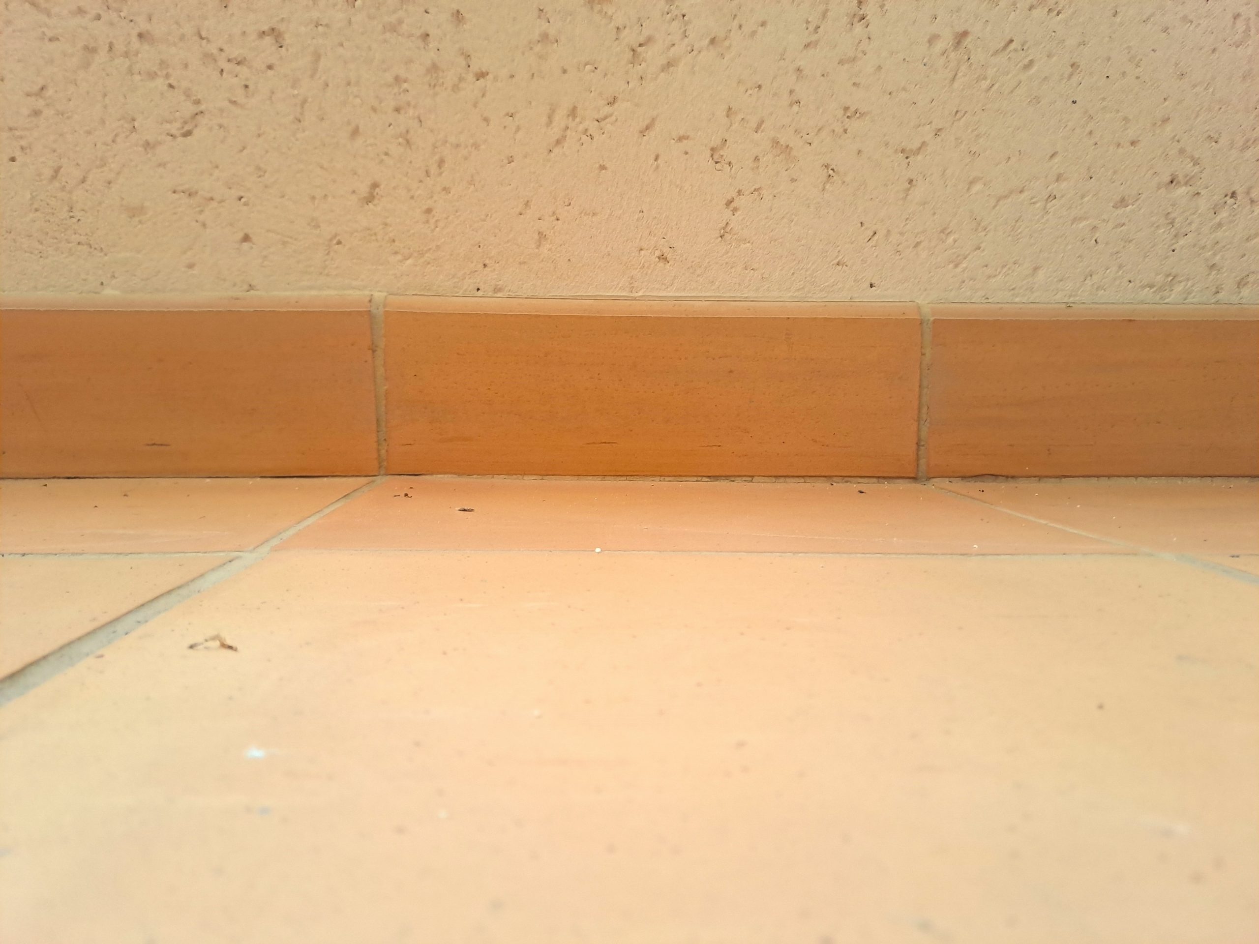 PLINTHE en TERRE CUITE / VENDU au ML