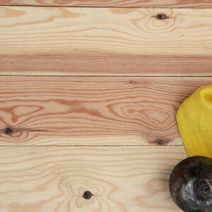PARQUET en PIN MARITIME en 23 mm d'épaisseur x 80 mm de largeur VENDU au m²