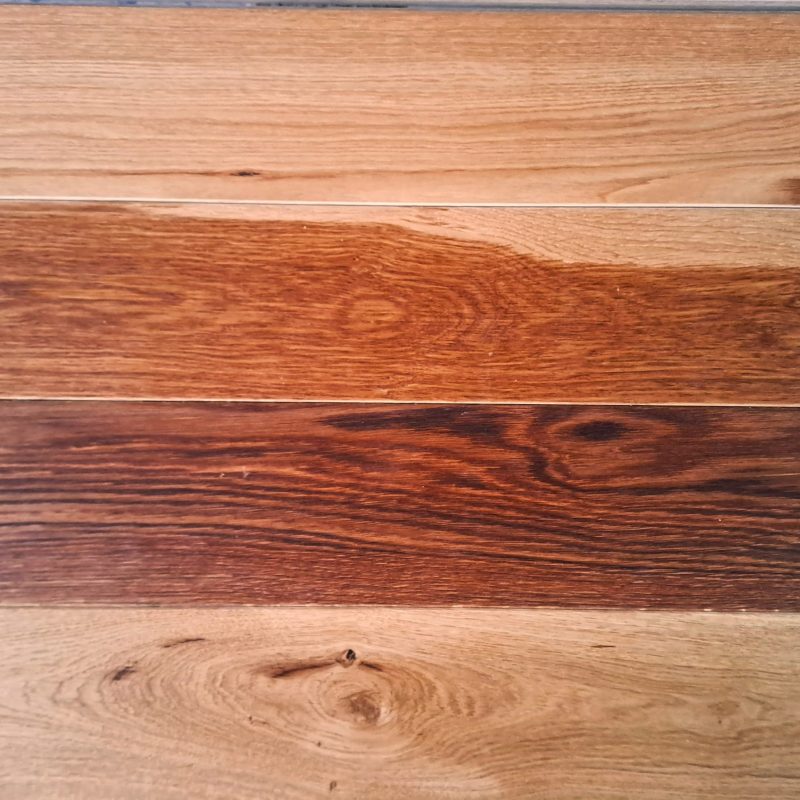 PARQUET MASSIF en CHENE BRUN / CHOIX AB en 21 mm d'épaisseur à bords droits