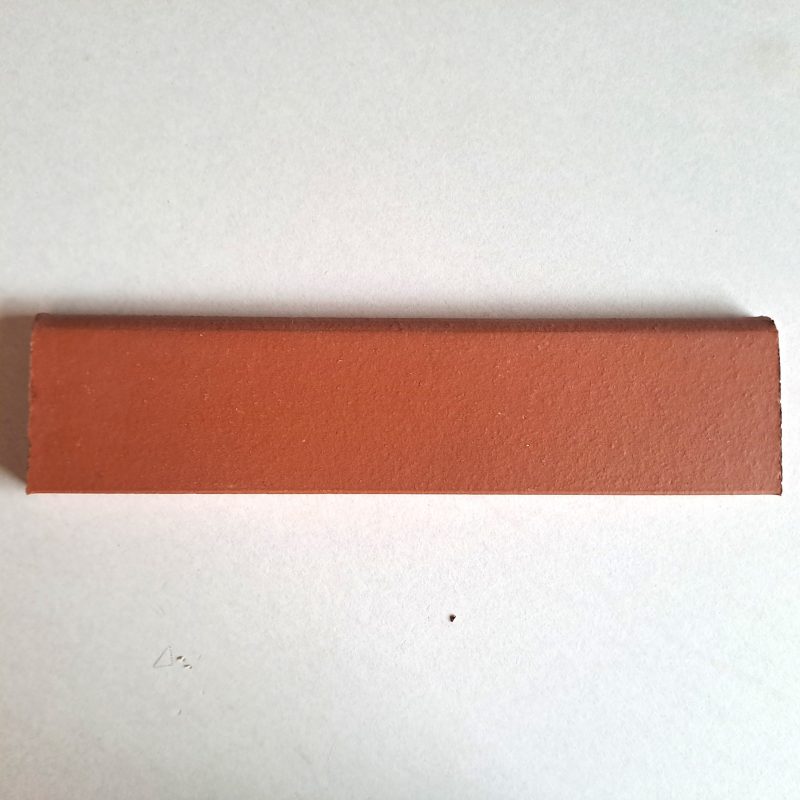 PLINTHES en TERRE CUITE  / VENDU au ML