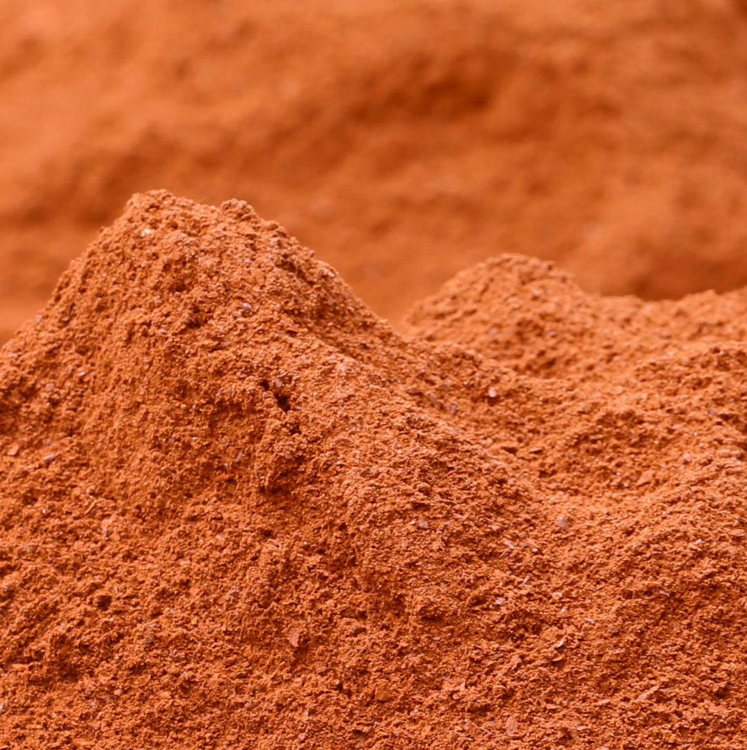 BRIQUE PILEE ROUGE/ORANGE Granulométrie : 0/1 mm VENDU en Sac de 1 kg ou 25 kg