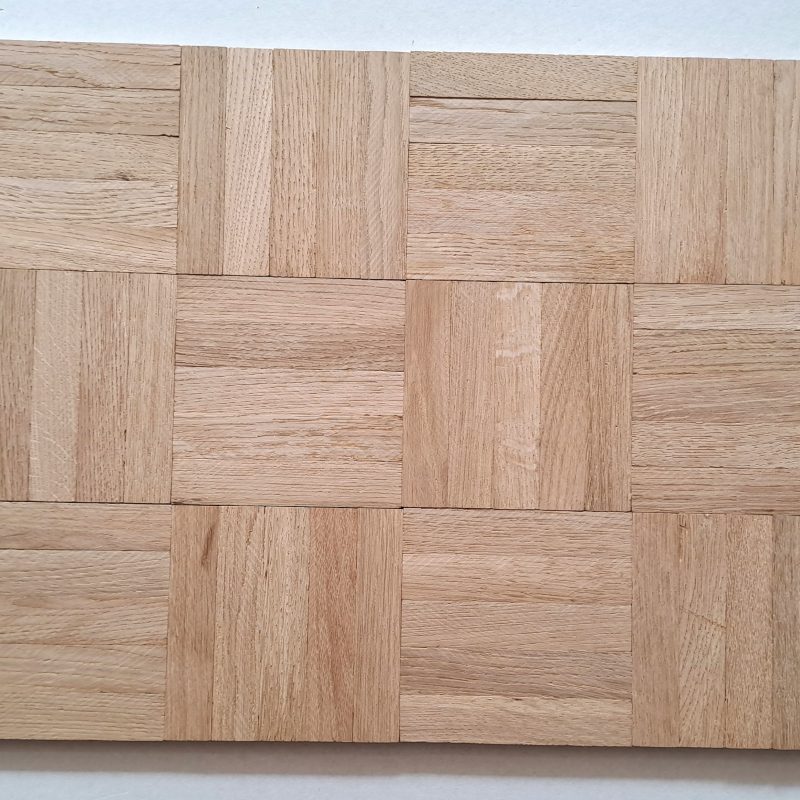 PARQUET MASSIF en CHENE à COLLER / MODELE : DAMIER  Choix : PREMIER / VENDU au M²