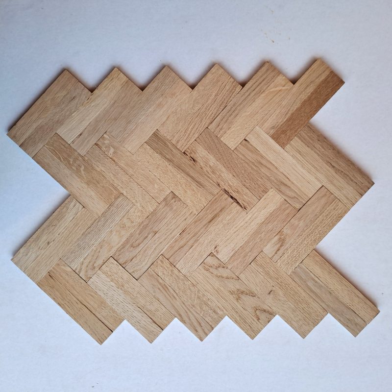 PARQUET MASSIF en CHENE à COLLER / MODELE : BATON ROMPU  VENDU au M²