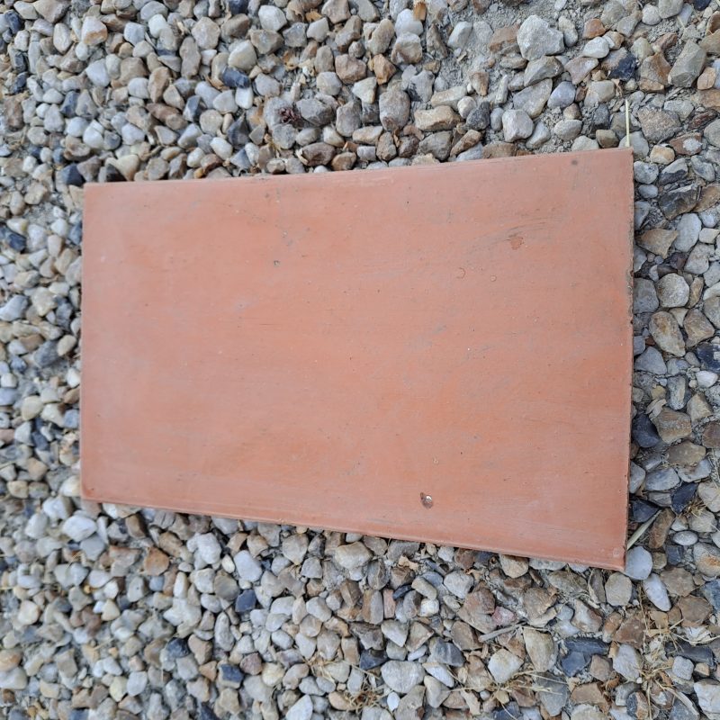 TUILE D'ENTABLEMENT en TERRE CUITE