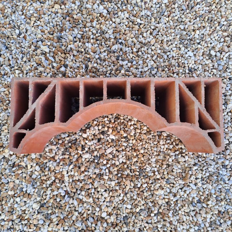 ENTREVOUS CINTRES en TERRE CUITE MODELE : ROUGE LISSE TRIPLE GRANDE COURBE  VENDU à L'UNITE