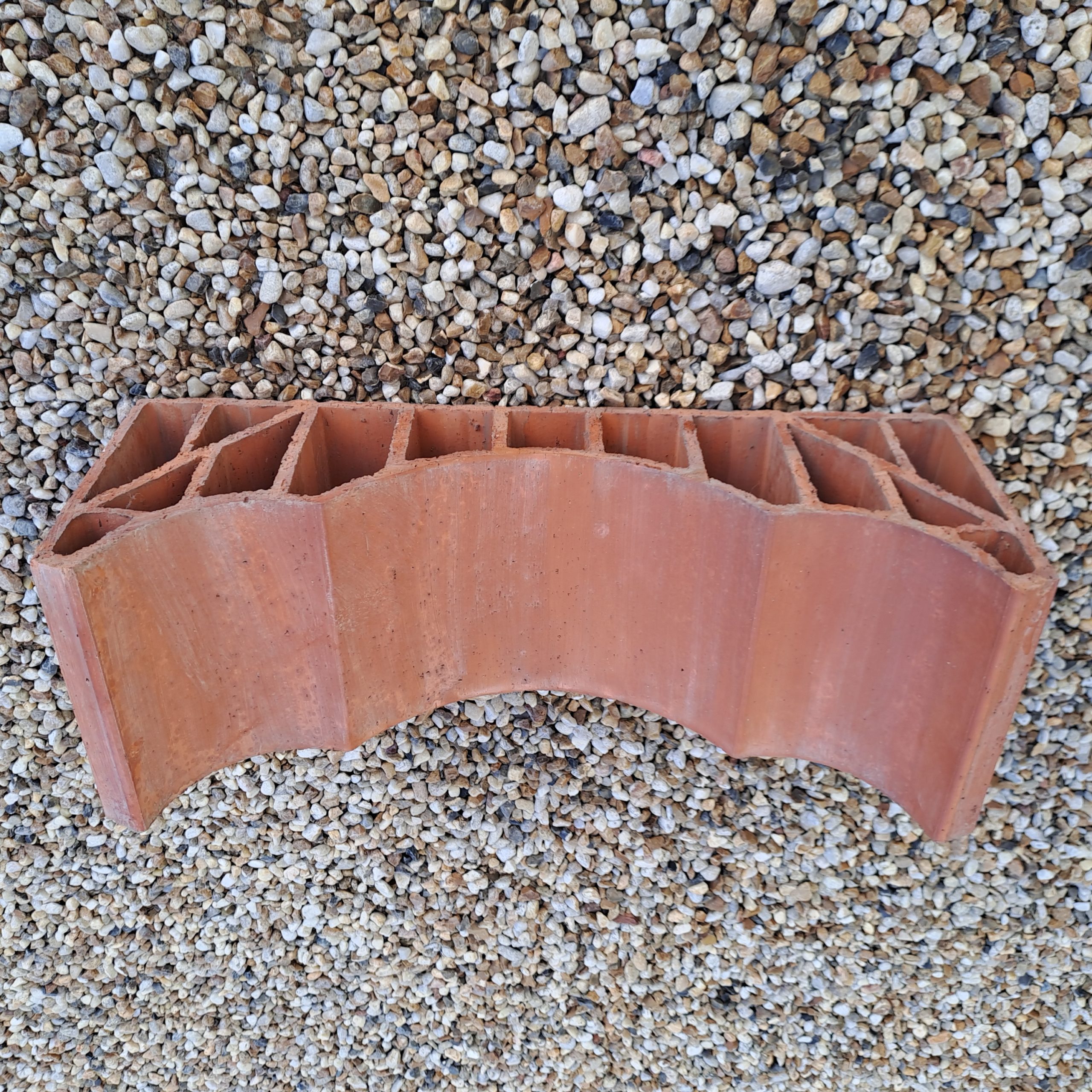 ENTREVOUS CINTRES en TERRE CUITE MODELE : ROUGE LISSE TRIPLE GRANDE COURBE VENDU à L'UNITE – Image 3