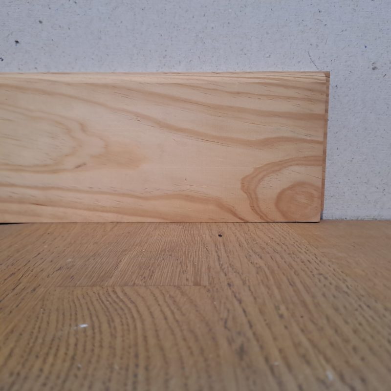 PLINTHES en PIN MARITIME MASSIF / NON PONCE  VENDU au ML